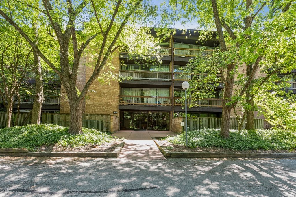 5600 Hillcrest Lane 130-3K, Lisle, IL 60532