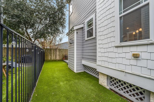 1224 W 17th Street C, Houston, TX 77008