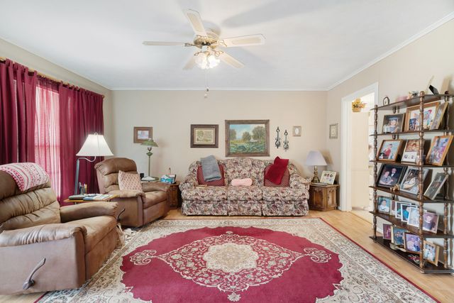 149 30th Street NW, Paris, TX 75460