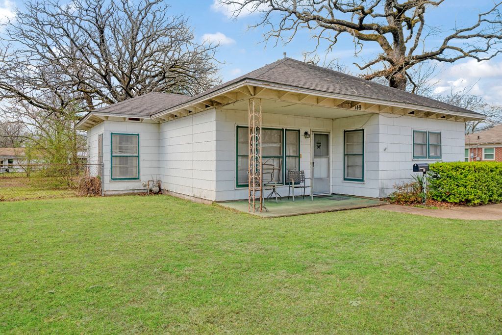 149 30th Street NW, Paris, TX 75460