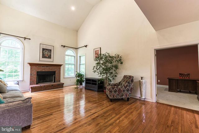 255 RISING MEADOW WAY, East Stroudsburg, PA 18302