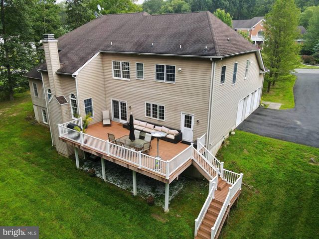 255 RISING MEADOW WAY, East Stroudsburg, PA 18302