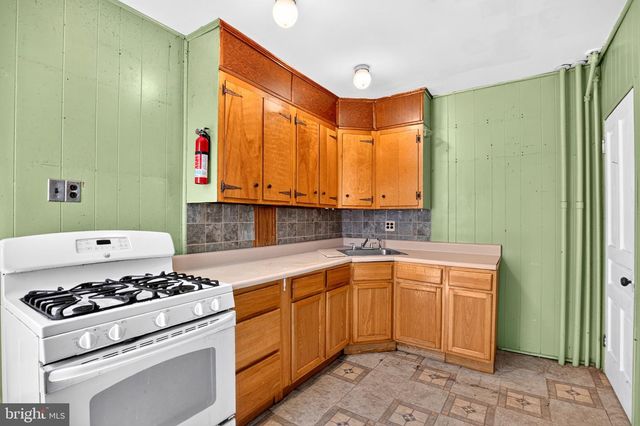 1221 N 2ND ST, Philadelphia, PA 19122