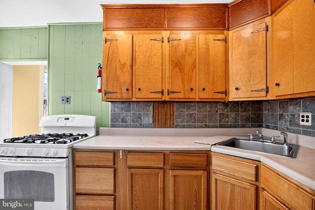 1221 N 2ND ST, Philadelphia, PA 19122