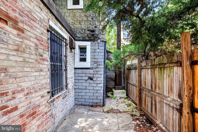 1221 N 2ND ST, Philadelphia, PA 19122