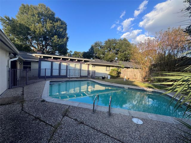 5623 Dumfries Drive, Houston, TX 77096