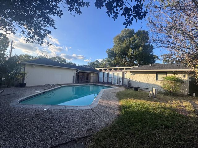 5623 Dumfries Drive, Houston, TX 77096