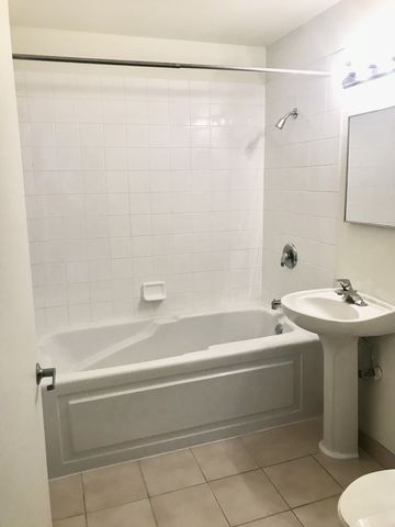 21 W CHESTNUT Street 1708, Chicago, IL 60610