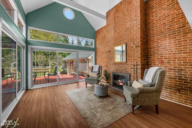 190 Lakeview Avenue, Grosse Pointe Farms, MI 48236