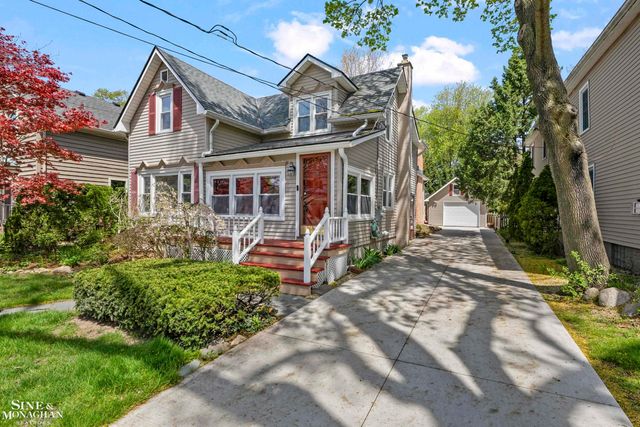 190 Lakeview Avenue, Grosse Pointe Farms, MI 48236