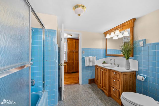 190 Lakeview Avenue, Grosse Pointe Farms, MI 48236