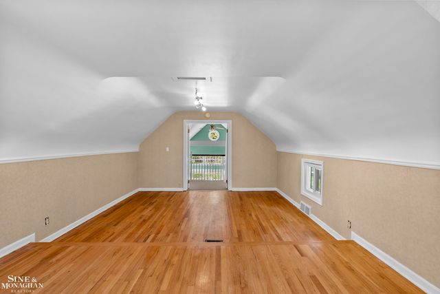 190 Lakeview Avenue, Grosse Pointe Farms, MI 48236