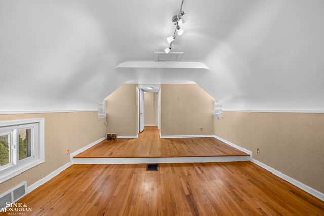 190 Lakeview Avenue, Grosse Pointe Farms, MI 48236