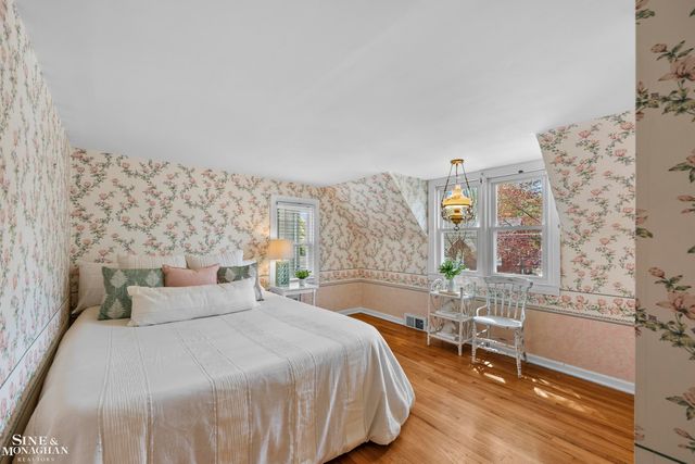 190 Lakeview Avenue, Grosse Pointe Farms, MI 48236