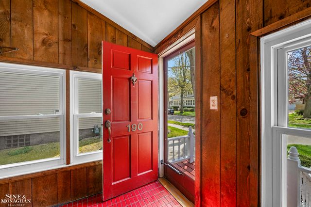 190 Lakeview Avenue, Grosse Pointe Farms, MI 48236