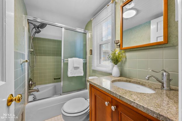 190 Lakeview Avenue, Grosse Pointe Farms, MI 48236