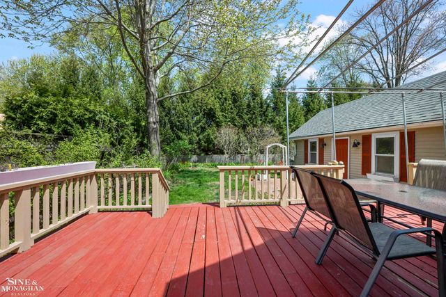 190 Lakeview Avenue, Grosse Pointe Farms, MI 48236