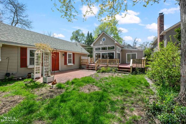190 Lakeview Avenue, Grosse Pointe Farms, MI 48236