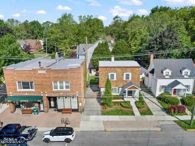 190 Lakeview Avenue, Grosse Pointe Farms, MI 48236