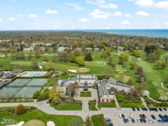 190 Lakeview Avenue, Grosse Pointe Farms, MI 48236