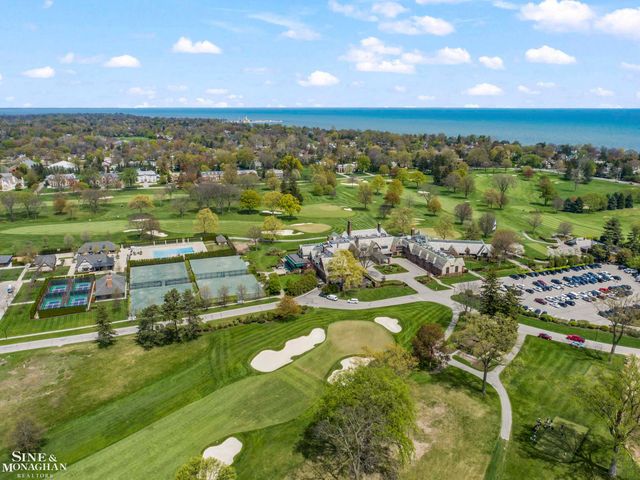 190 Lakeview Avenue, Grosse Pointe Farms, MI 48236