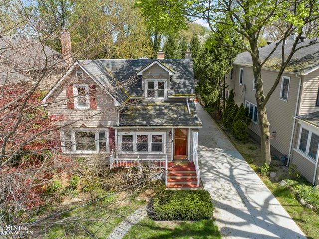 190 Lakeview Avenue, Grosse Pointe Farms, MI 48236