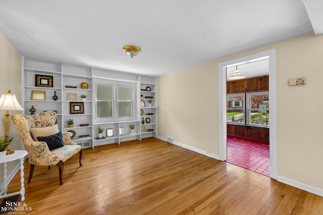 190 Lakeview Avenue, Grosse Pointe Farms, MI 48236