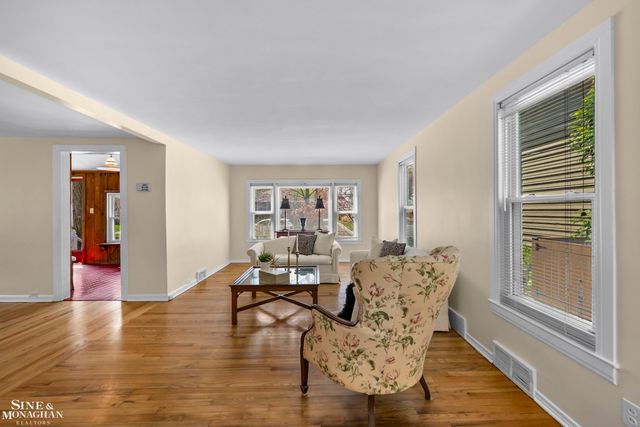 190 Lakeview Avenue, Grosse Pointe Farms, MI 48236