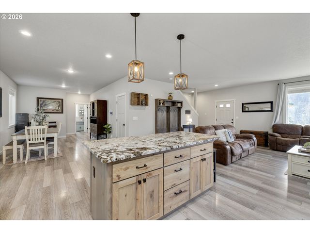 27754 S CEDAR BRIDGE Ln, Colton, OR 97017