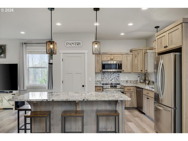 27754 S CEDAR BRIDGE Ln, Colton, OR 97017