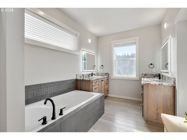 27754 S CEDAR BRIDGE Ln, Colton, OR 97017