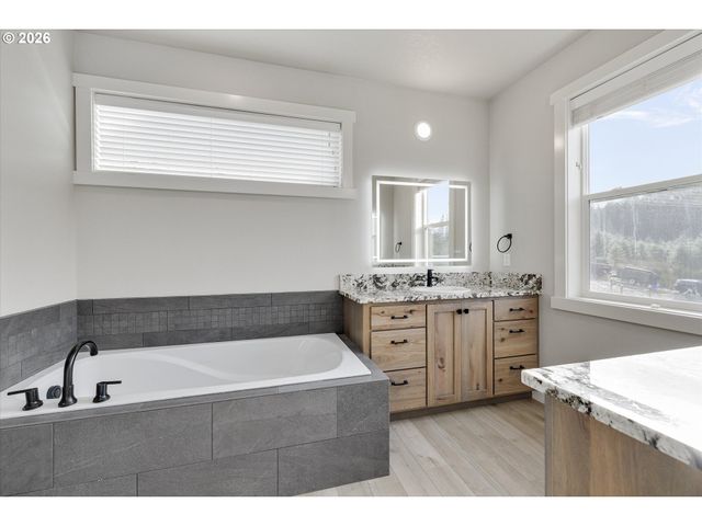 27754 S CEDAR BRIDGE Ln, Colton, OR 97017