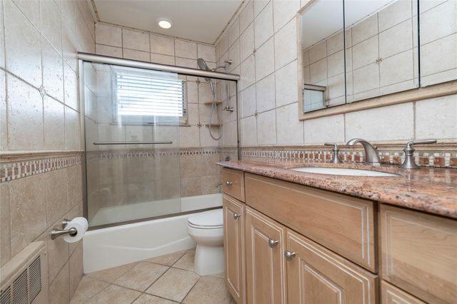 15 Cail Drive, East Rockaway, NY 11518