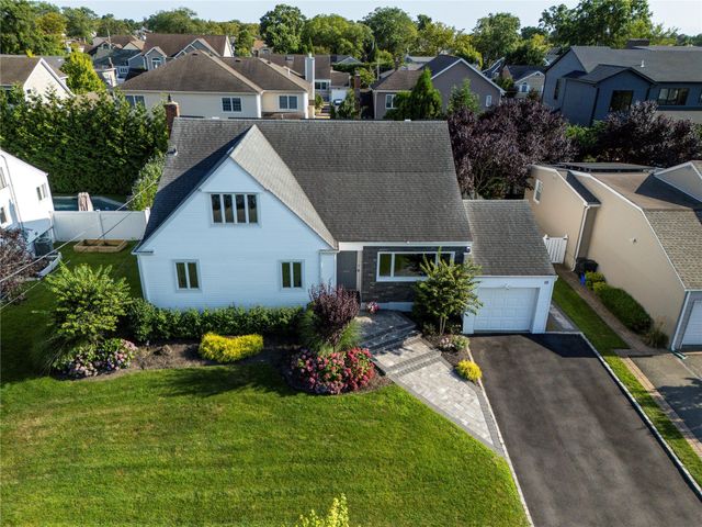 15 Cail Drive, East Rockaway, NY 11518