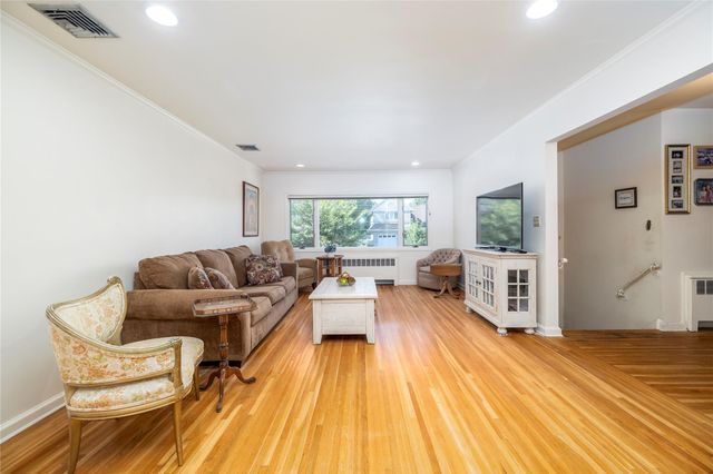 15 Cail Drive, East Rockaway, NY 11518