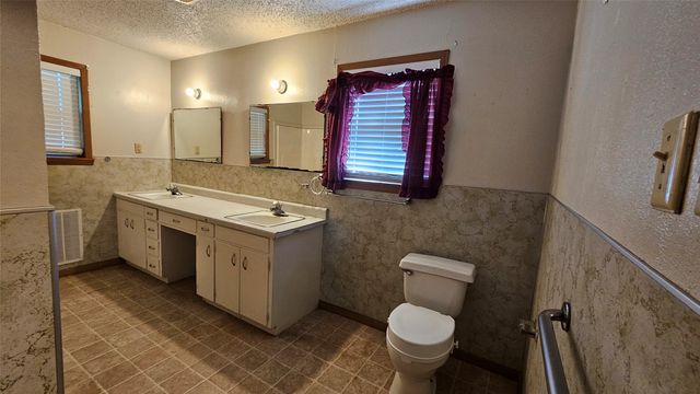 408 Buchanan Street, Whitesboro, TX 76273
