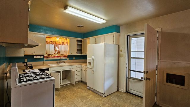 408 Buchanan Street, Whitesboro, TX 76273