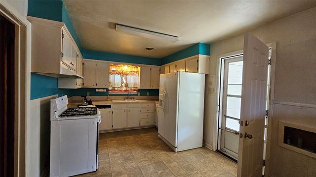 408 Buchanan Street, Whitesboro, TX 76273