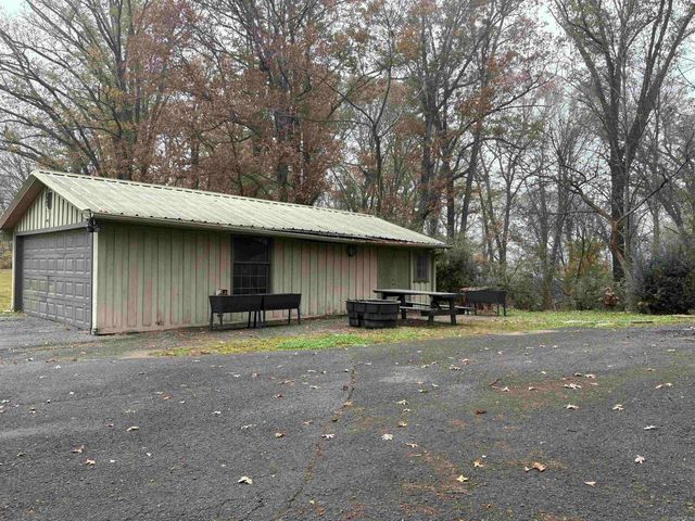 208 Neil Rd, Helena, AR 72342