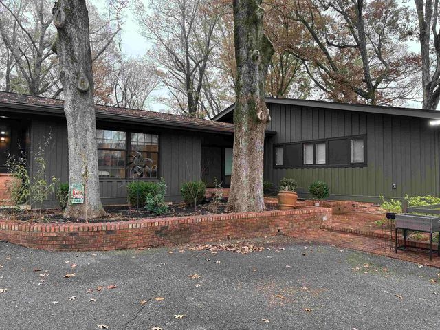 208 Neil Rd, Helena, AR 72342