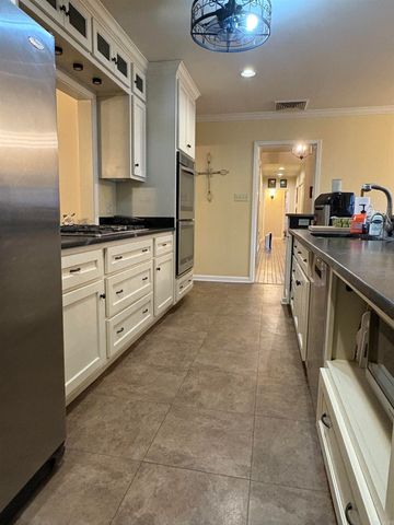 208 Neil Rd, Helena, AR 72342