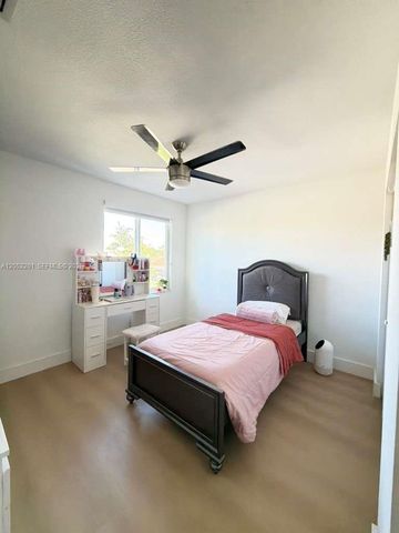 1920 NW 182nd Ter, Pembroke Pines, FL 33029