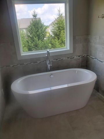 2261 Woodstock Avenue, Lewis Center, OH 43035