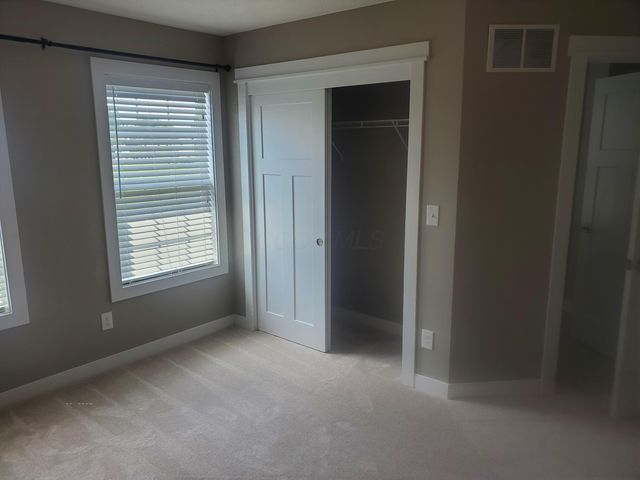 2261 Woodstock Avenue, Lewis Center, OH 43035