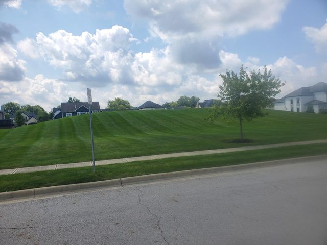 2261 Woodstock Avenue, Lewis Center, OH 43035