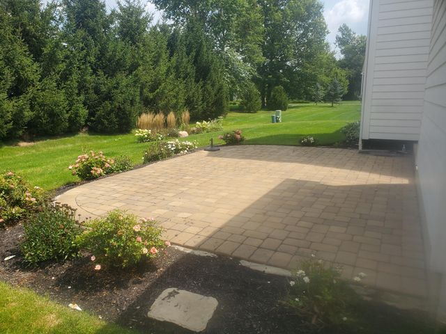 2261 Woodstock Avenue, Lewis Center, OH 43035