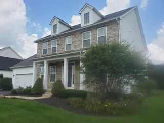 2261 Woodstock Avenue, Lewis Center, OH 43035