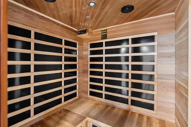 421 S ST AUGUSTINE STREET, Pulaski, WI 54162