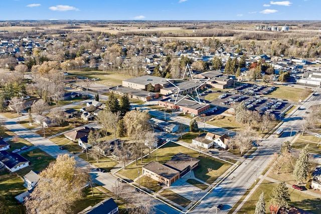 421 S ST AUGUSTINE STREET, Pulaski, WI 54162