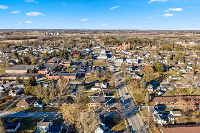 421 S ST AUGUSTINE STREET, Pulaski, WI 54162